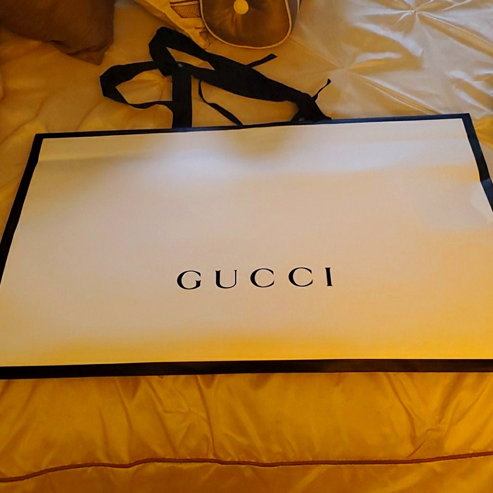 Gucci shopping bag